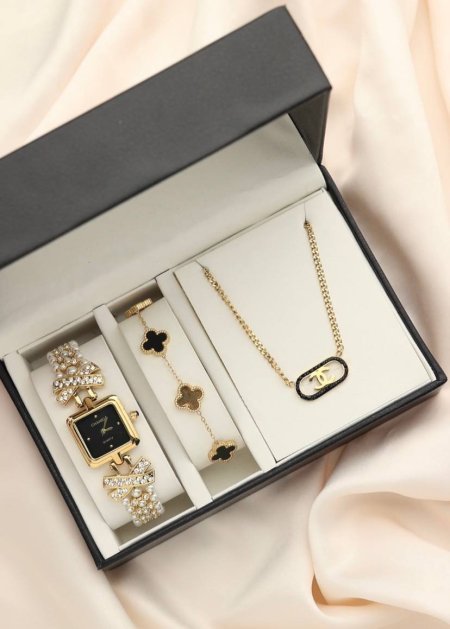 طقم نسائي (ساعة شانيل ستاتي + اسوارة + سنسال )