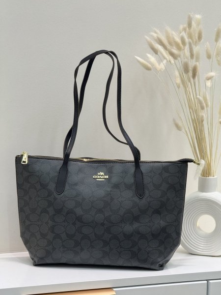 شنطة كوتش (شنطة + بوكس أصلي)