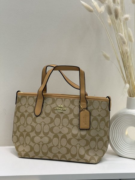 شنطة كوتش (شنطة + بوكس أصلي)