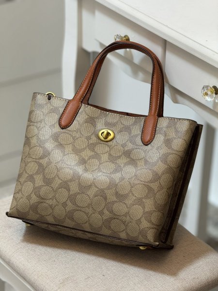 شنطة كوتش (شنطة + بوكس أصلي)