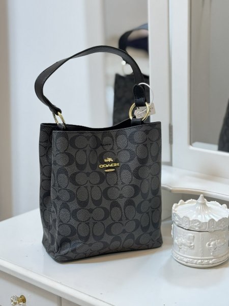 شنطة كوتش (شنطة + بوكس أصلي)