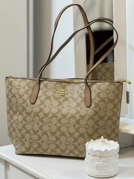 شنطة كوتش (شنطة + بوكس أصلي)