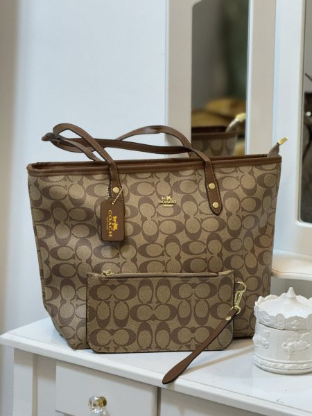 شنطة كوتش (شنطة + بوكس أصلي)