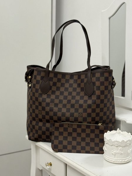 شنطة لويس فيتون (شنطة + بوكس أصلي)