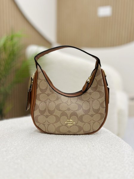 شنطة كوتش (شنطة + بوكس أصلي)