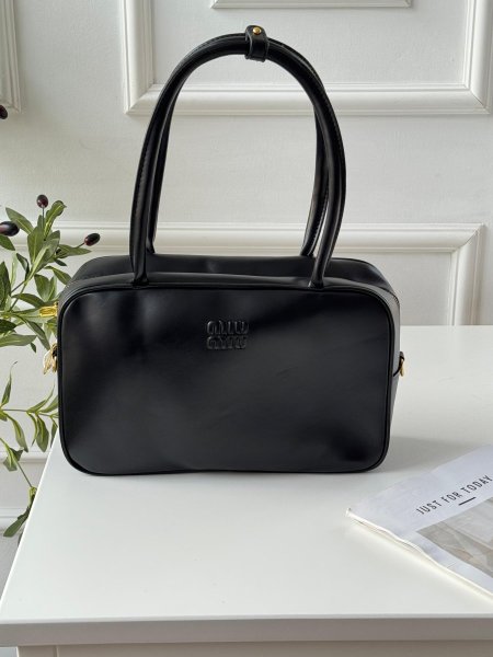 شنطة ميو ميو