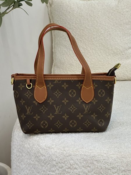 شنطة لويس فيتون (شنطة + بوكس أصلي)