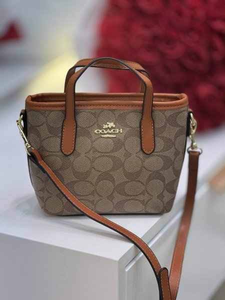 شنطة كوتش (شنطة + بوكس أصلي)