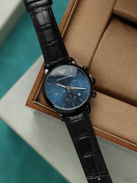 ساعة ارماني رجالي جلد (ساعة + علبة فخمة)