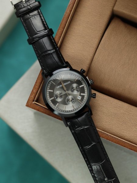 ساعة ارماني رجالي جلد (ساعة + علبة فخمة)