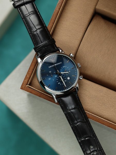 ساعة ارماني رجالي جلد (ساعة + علبة فخمة)