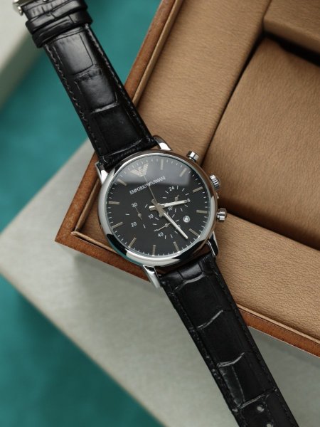 ساعة ارماني رجالي جلد (ساعة + علبة فخمة)