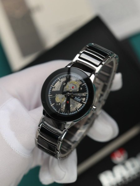 ساعة رادو رجالي (ساعة + علبة فخمة)