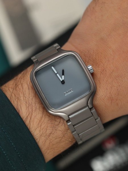 ساعة رادو رجالي سيراميك ثقيل (ساعة + علبة فخمة)