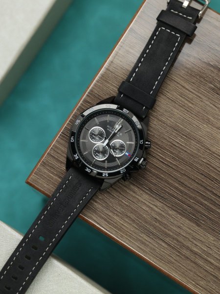 ساعة تومي هيفلينغير رجالي (ساعة + علبة فخمة)