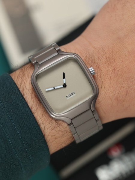 ساعة رادو رجالي سيراميك ثقيل (ساعة + علبة فخمة)