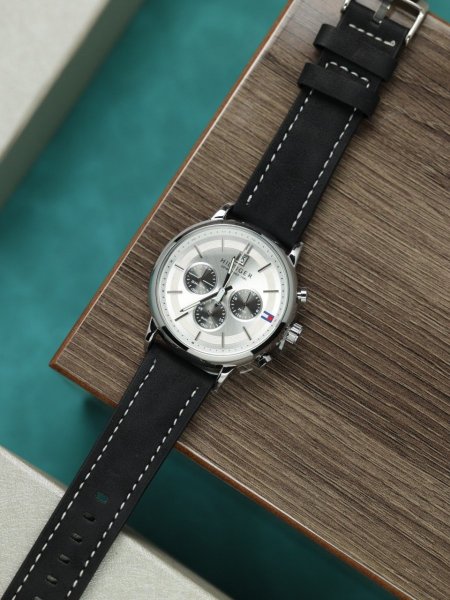 ساعة تومي هيفلينغير رجالي (ساعة + علبة فخمة)