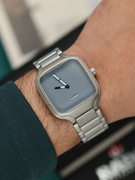 ساعة رادو رجالي سيراميك ثقيل (ساعة + علبة فخمة)