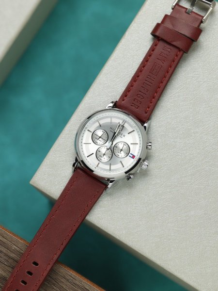 ساعة تومي هيفلينغير رجالي (ساعة + علبة فخمة)