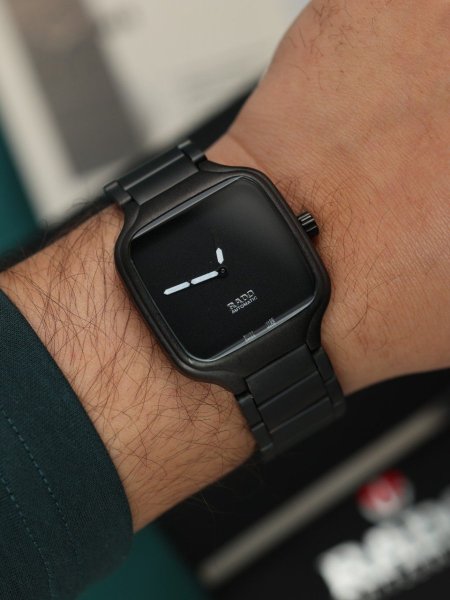 ساعة رادو رجالي سيراميك ثقيل (ساعة + علبة فخمة)