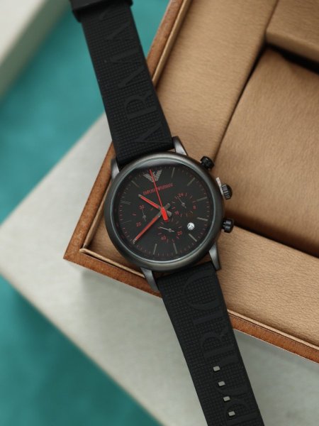 ساعة ارماني رجالي جلد (ساعة + علبة فخمة)