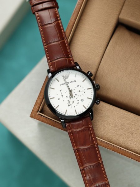 ساعة ارماني رجالي جلد (ساعة + علبة فخمة)